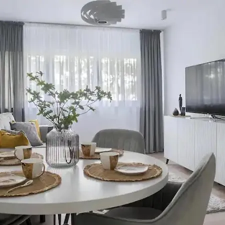 Apartament Wisniowy Dziedziniec Self Check-in * Poznań