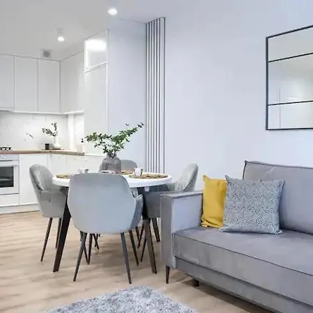 Daire Apartament Wisniowy Dziedziniec Self Check-in
