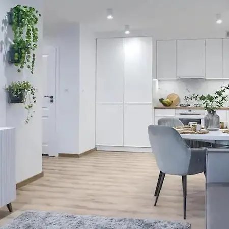 Apartament Wisniowy Dziedziniec Self Check-in