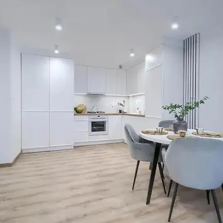 Apartament Wisniowy Dziedziniec Self Check-in Daire