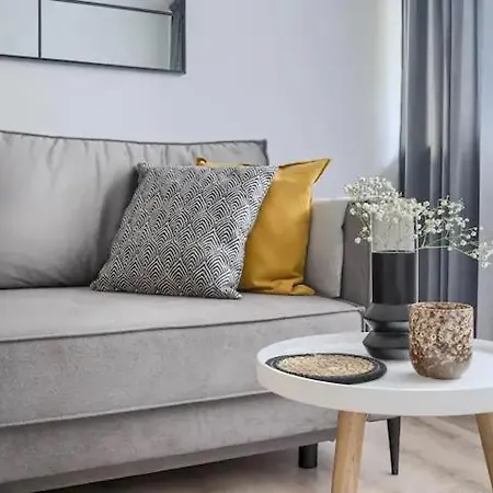 Daire Apartament Wisniowy Dziedziniec Self Check-in