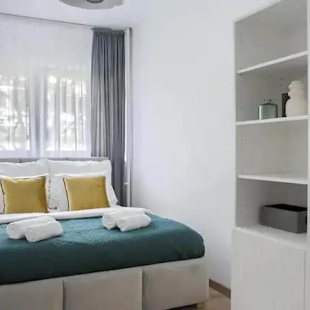 Daire Apartament Wisniowy Dziedziniec Self Check-in *