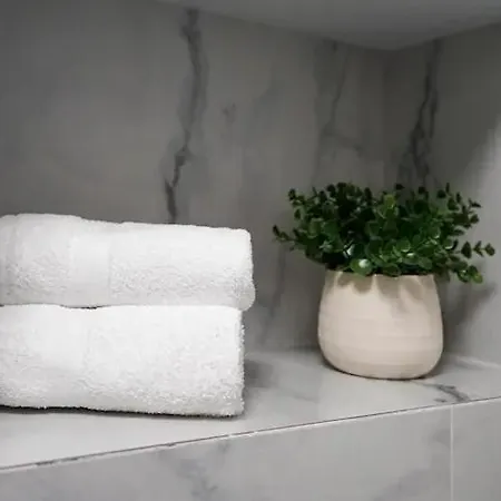 Apartament Wisniowy Dziedziniec Self Check-in Poznan
