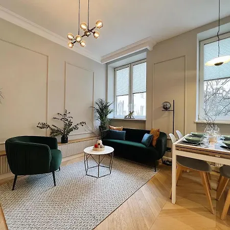 Apartament Wisniowy Dziedziniec Self Check-in Poznan