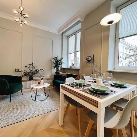 Daire Apartament Wisniowy Dziedziniec Self Check-in