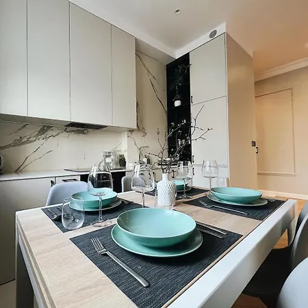 Daire Apartament Wisniowy Dziedziniec Self Check-in