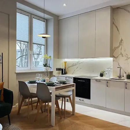 Daire Apartament Wisniowy Dziedziniec Self Check-in *